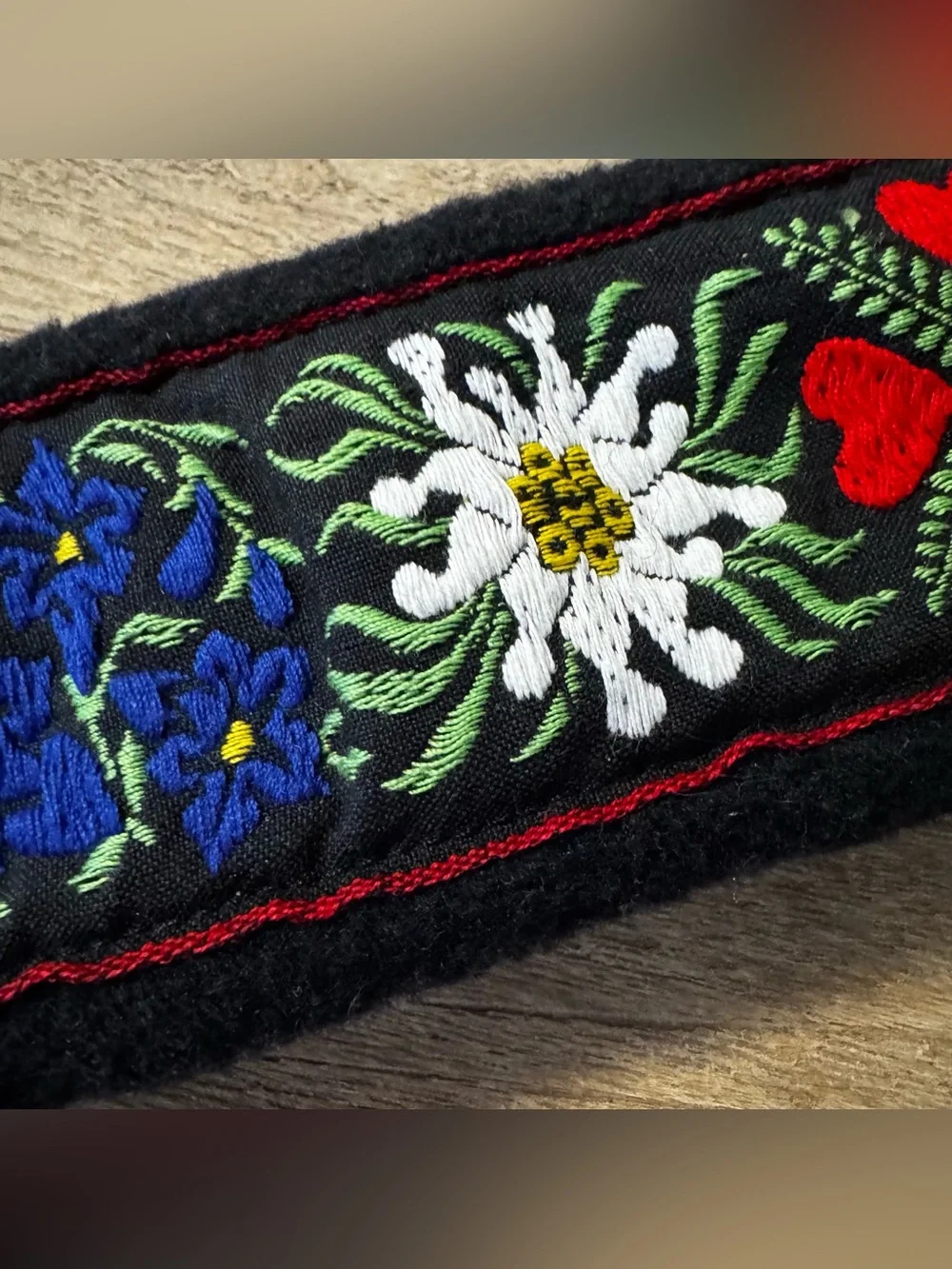 Jagged Edge Edelweiss Embroidered Fleece Ski Headband Black NWT